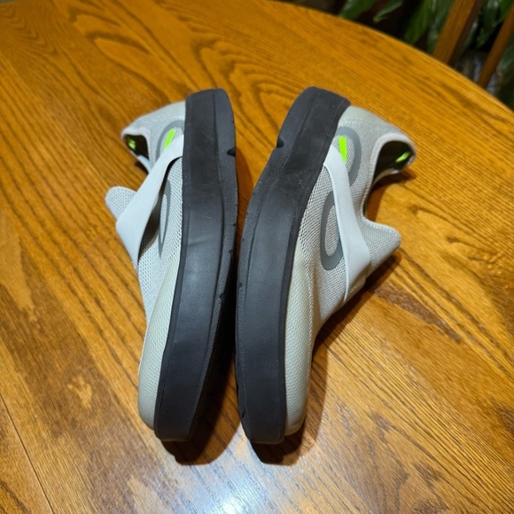 OOFOS OOMG LOW MENS SHOES SIZE 10 - Picture 6 of 8